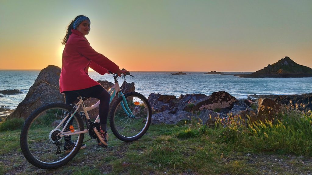 Louise Duru, La fée védique coucher de soleil vélo à Pléneuf-Val-André